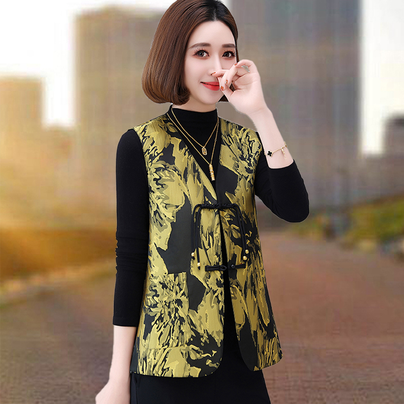 New Chinese Style Women's Double-Sided Vest 2026 New Model for Spring and Autumn, Slimming Outerwear Vest for Middle-Aged and Elderly Mothers