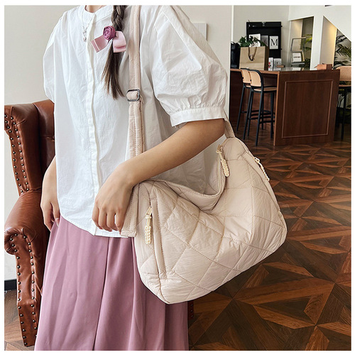 Autumn and winter new cotton clothing bag women's niche rhombus versatile single shoulder crossbody bag large capacity student class handbag