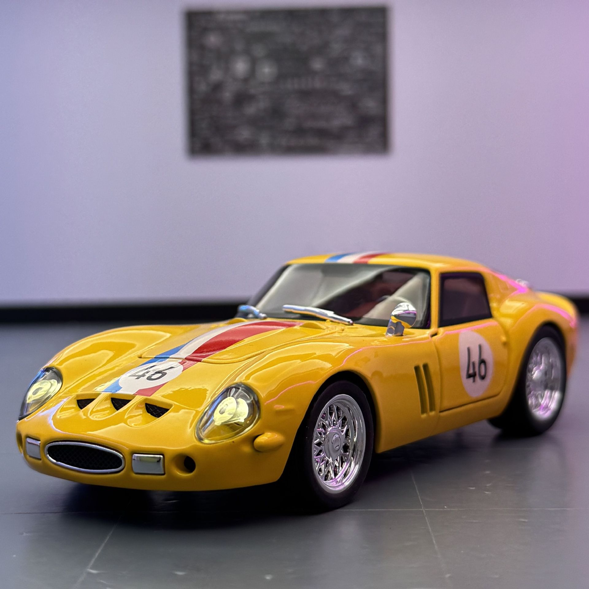 Zhongyuanxing Car Model 1:32 Farali 250GTO Alloy Racing Sound Model Adornos To Force Toy Car