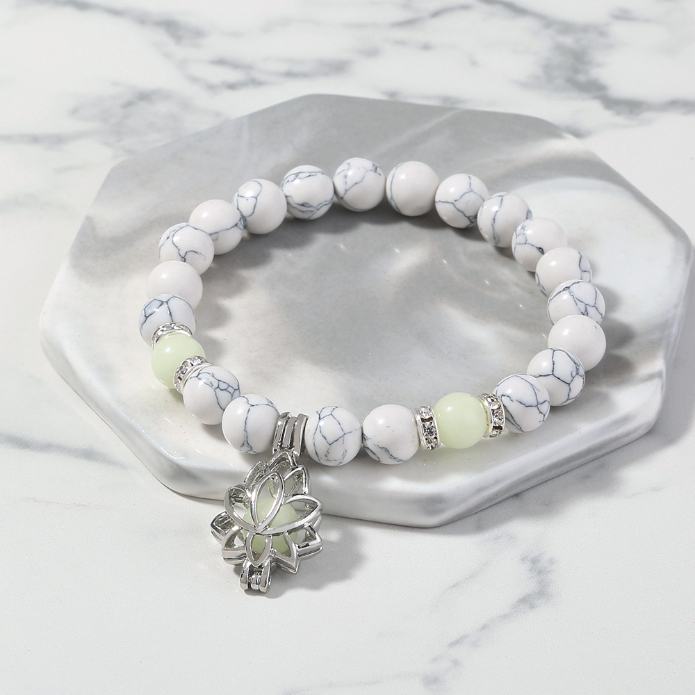 Bracelet de perles lotus phosphorescent brillant dans le noir_voghion.com