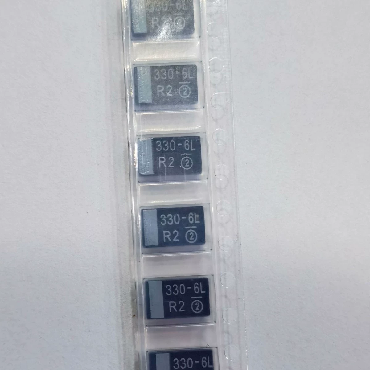 Наклейки танталовые конденсаторы 330UF 6.3V 337 6V 7343 D тип черный