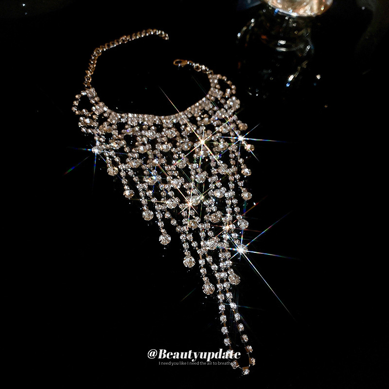 Pulsera de borla multicapa incrustada en diamantes Pulsera de anillo de una pieza de lujo ligero de alto grado Pulsera de diseño exquisito de moda al por mayor