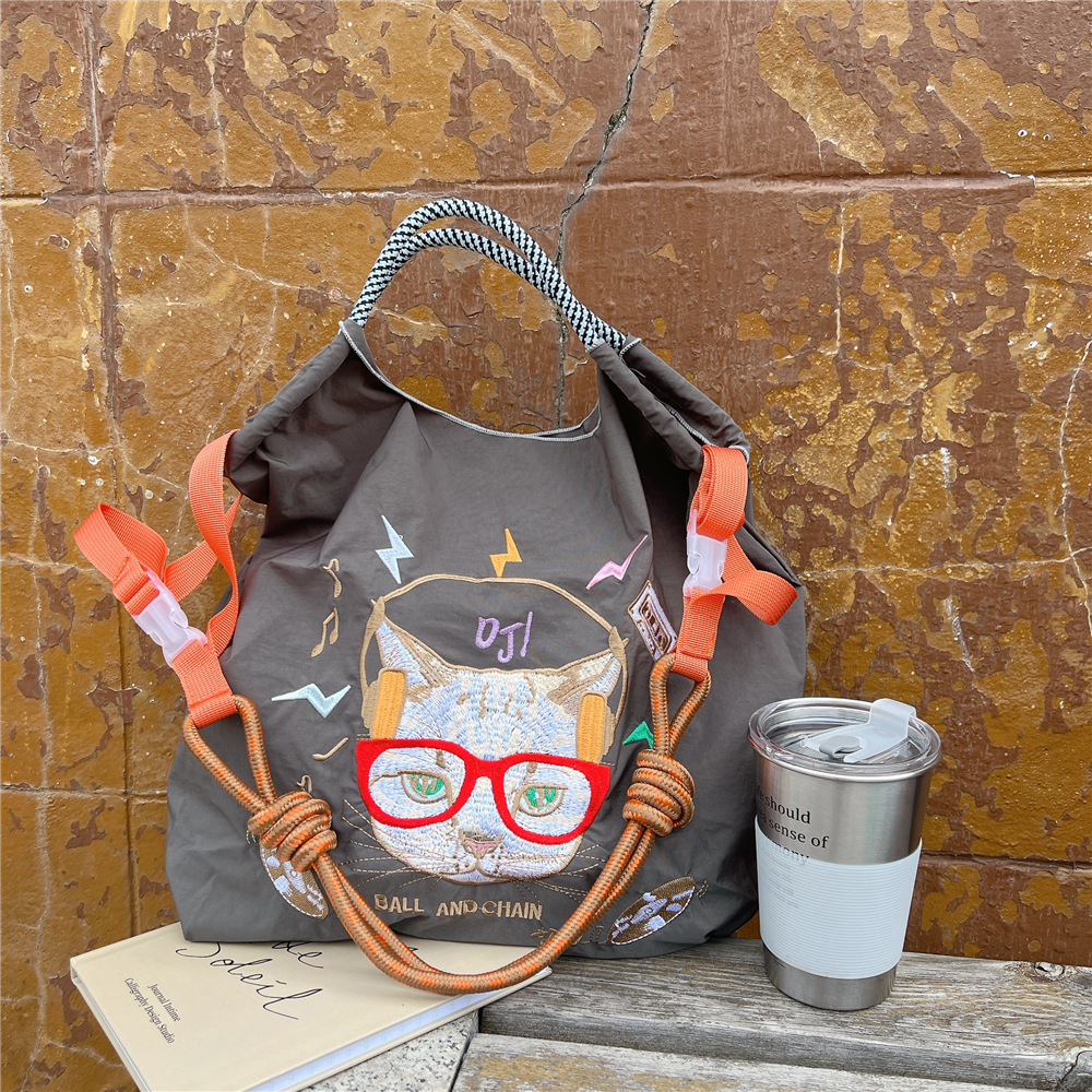 회색 번개 고양이