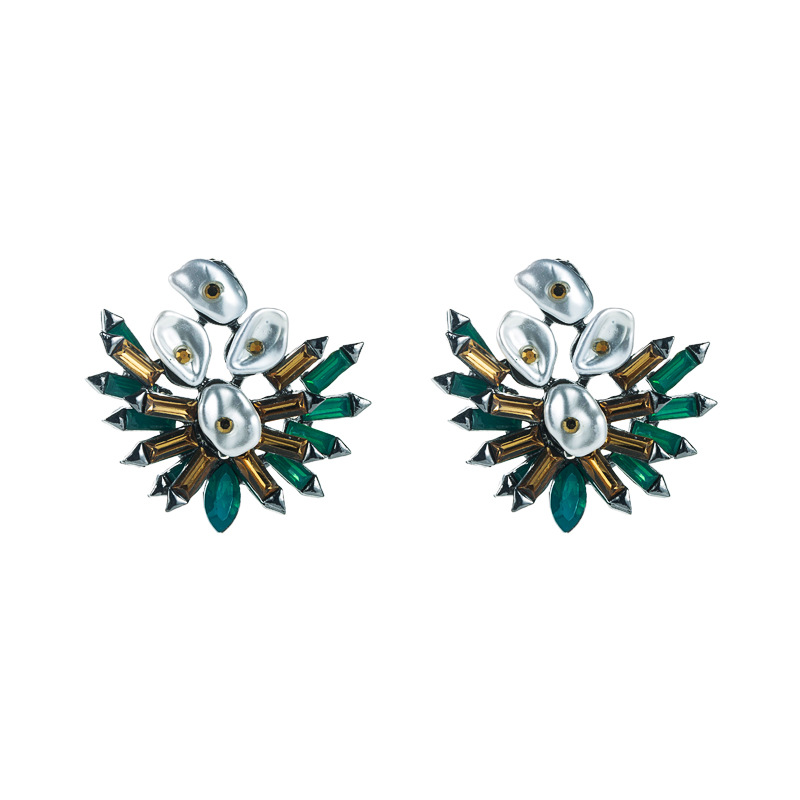 Pendientes De Flor De Perlas Naturales De Color Con Tachuelas De Diamantes De Aleación Personalizados, Joyas De Oreja Retro display picture 7