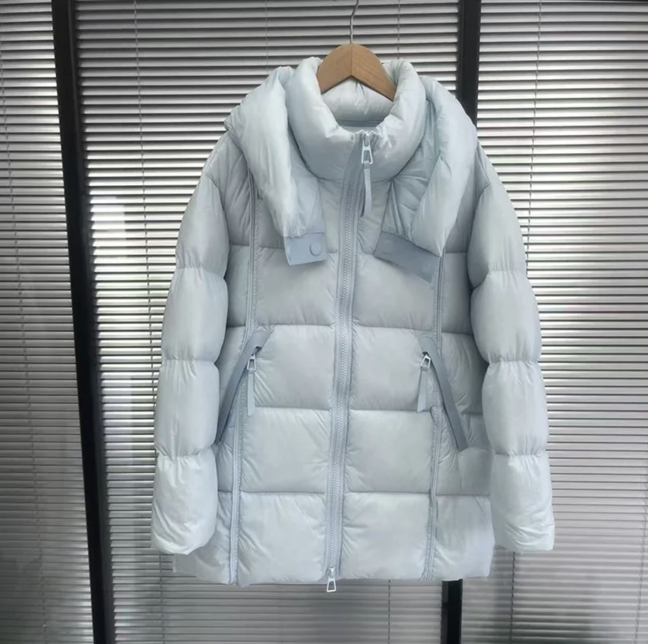 Mall Same Style White Goose down 2025 Winter Hooded Loose Cocoon Cloud Puff Mid-Length Slimming down Jacket for Women