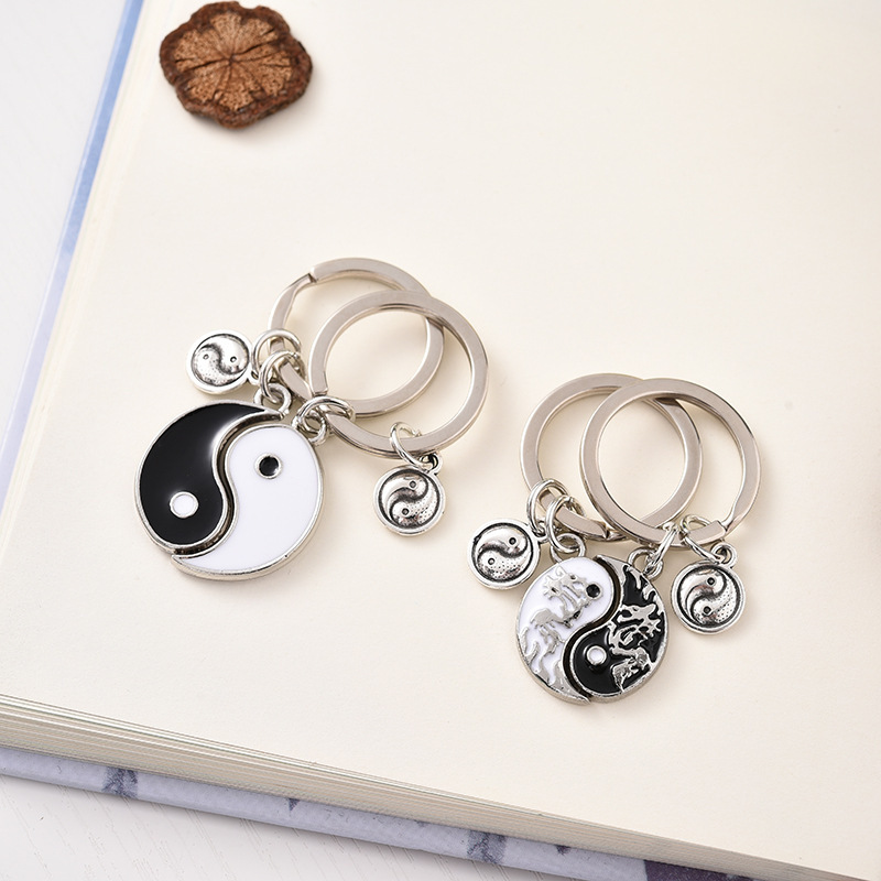 Yin and Yang stitching two-flap key ring gossip key chain foreign trade R pin gift couple small jewelry
