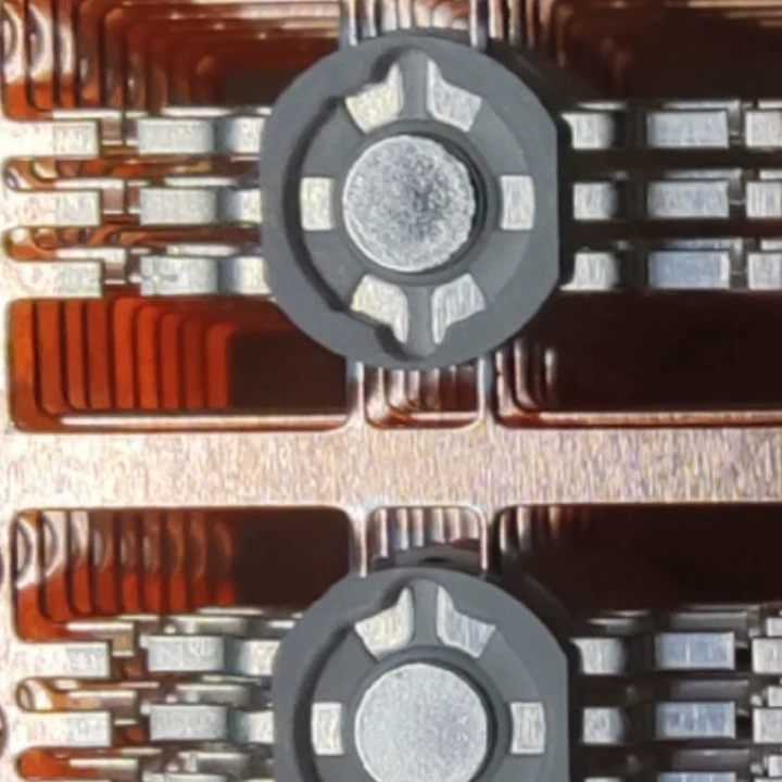 Производитель светодиодных кронштейнов в Дунгуане производит имитацию люминга, шестифутовый RGB, полностью медный кронштейн