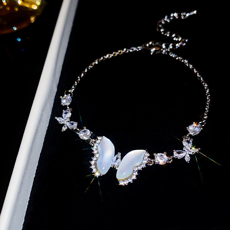 Zircon pulsera de geometría lujosa pulsera de alta sensación transfronteriza flash universal joyería de mano mujer fábrica de libros rojos al por mayor