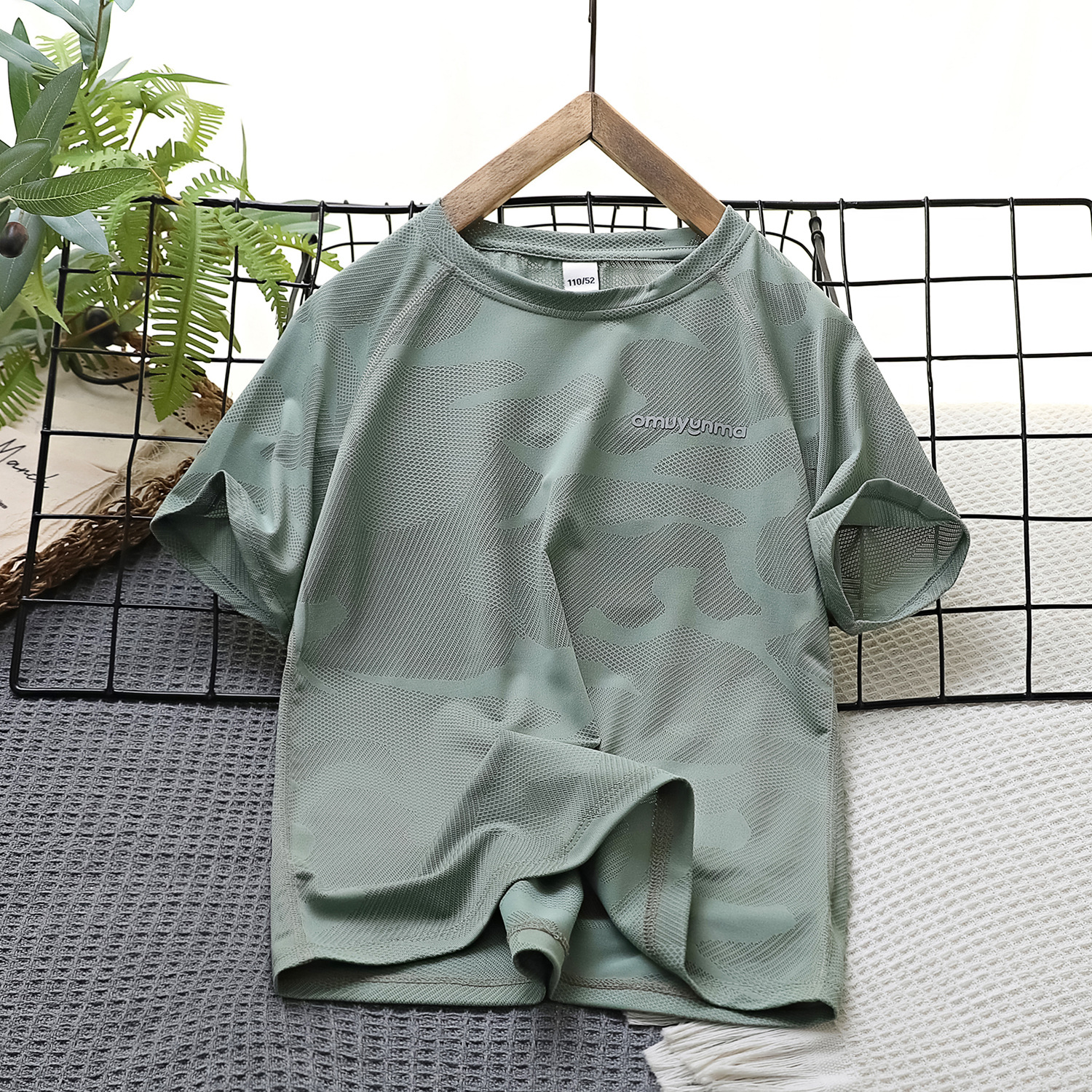 Camiseta de manga corta de secado rápido con temática de panda para niños, camiseta transpirable de malla de secado rápido para niños, ropa deportiva para niños de Qingdao