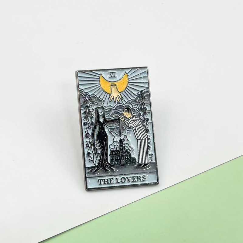 Broche de aleación de la carta del tarot transfronterizo 3D joyería tridimensional insignia de metal estilo ins accesorios decorativos personalizados alfiler