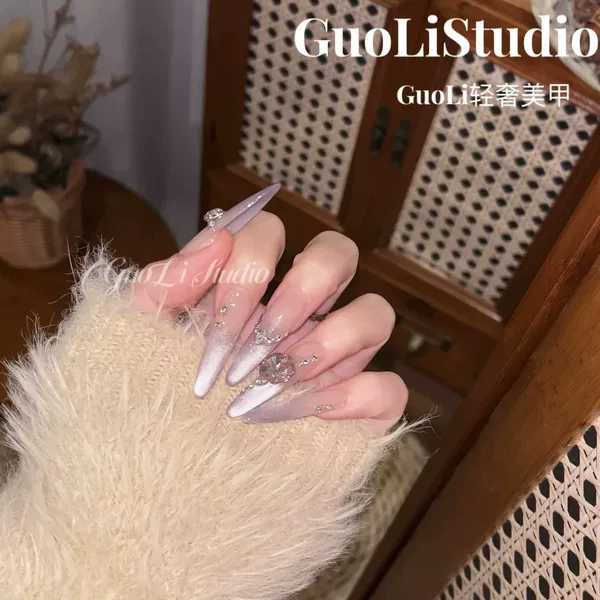 [Iris] French-Style Handmade Wearable Nails with Cat-Eye Purple Gradient, Brightening Effect, Large Rhinestones, Dazzling Sparkle, High-End Feel, Popular Luxury Item