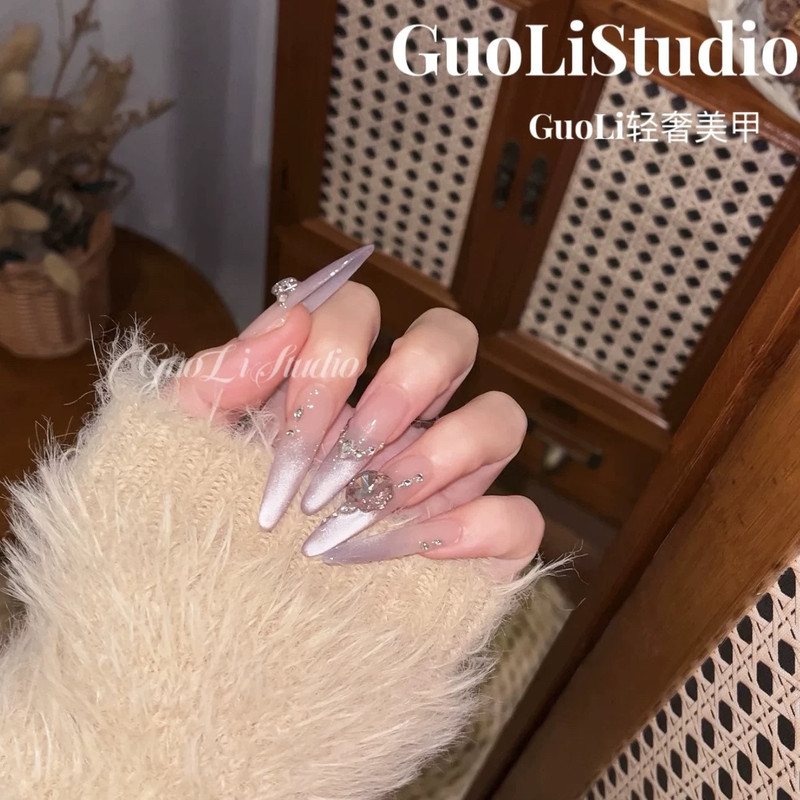 [Iris] French-Style Handmade Wearable Nails with Cat-Eye Purple Gradient, Brightening Effect, Large Rhinestones, Dazzling Sparkle, High-End Feel, Popular Luxury Item