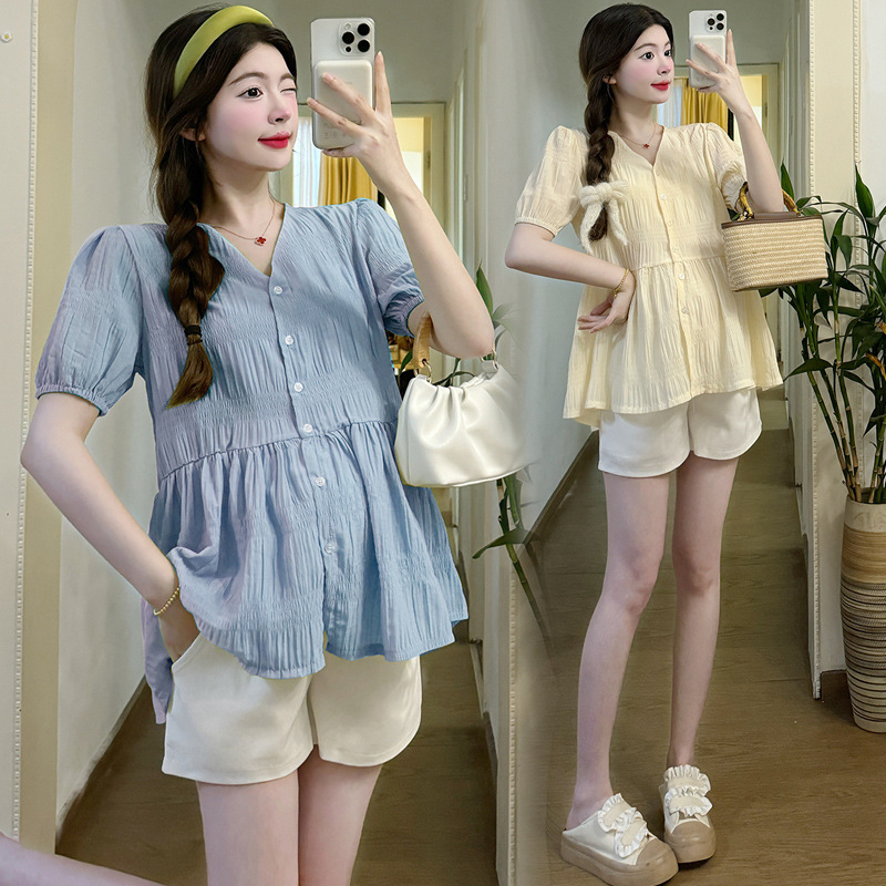 Pregnant Women's 2025 Summer New Style French V-Neck Sweet Loose Babydoll Top + Belly-Supporting Denim Shorts Pregnant Women's 2025 Summer New Style French V-Neck Sweet Loose Babydoll Top + Belly-Supporting Denim Shorts