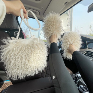 Foreign trade cross-border new wool beach wool home slippers Mao Mao shoes and Mao Mao Mao portable shoulder bag set