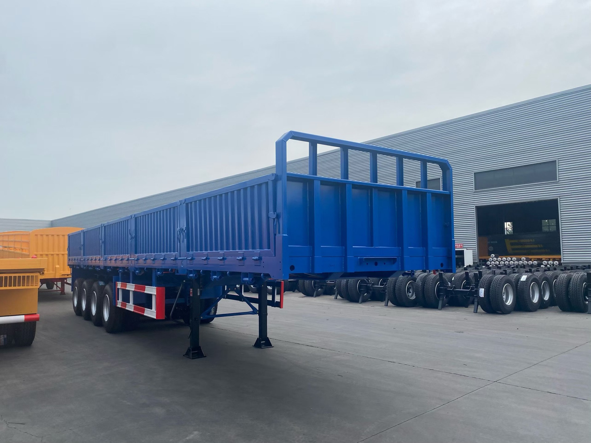 Foreign trade 13m heavy-duty flatbed trailer, 4-axle semi-trailer, heavy-duty transport semi-trailer, trailer