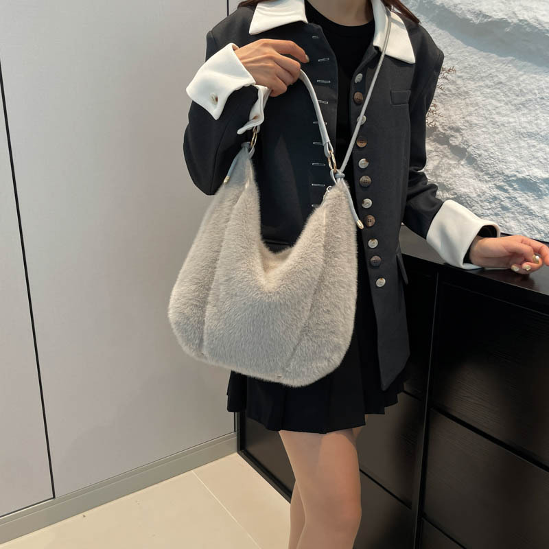 Plush women's new handbag, single shoulder crossbody bag, large capacity, autumn and winter casual tote, plush bag_voghion.com