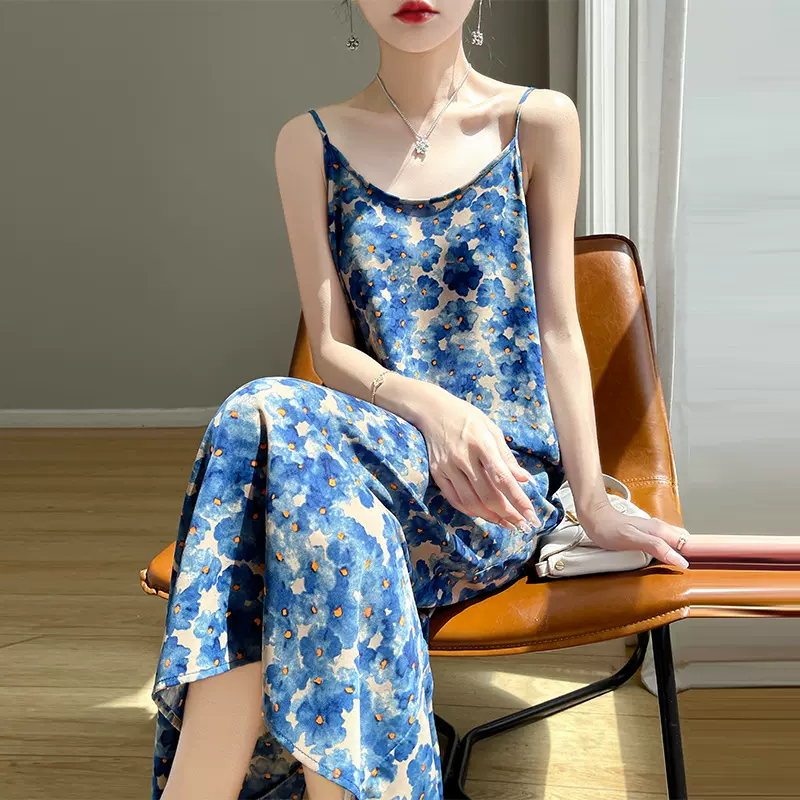 法式气质蓝色油画吊带连衣裙女2026夏新款感醋酸缎面碎花长裙