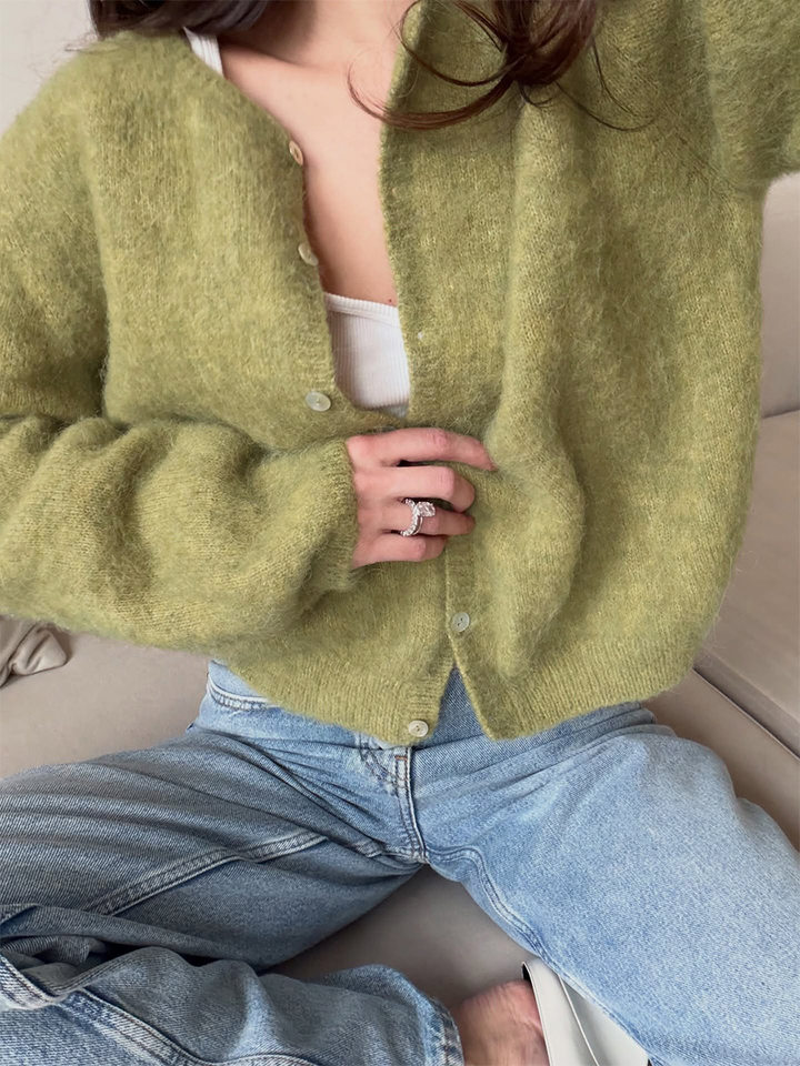 Áo khoác cardigan len nữ dáng rộng một hàng cúc, chất liệu dệt kim mềm mại, phong cách thanh lịch — Màu hồng nhạt (hàng có sẵn), Màu xanh lá cây (có hàng), Màu xanh ô liu (đốm), Màu xanh đậm (Còn hàng)