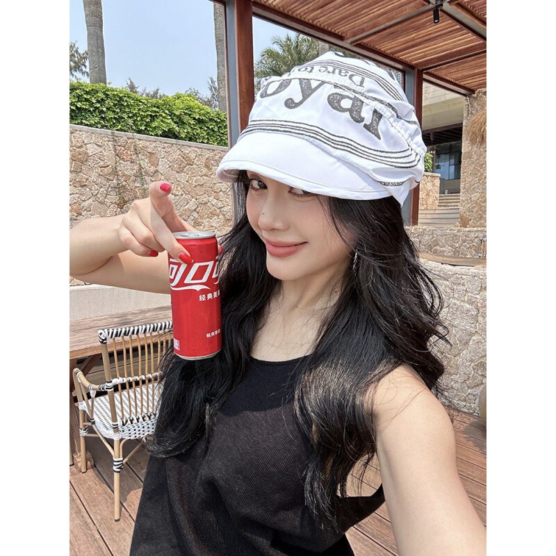 派手な街のクール感は、バッグの帽子insを着て、夏の日焼け止めのアヒルの舌の帽子のベレーの女性を通気します。|undefined