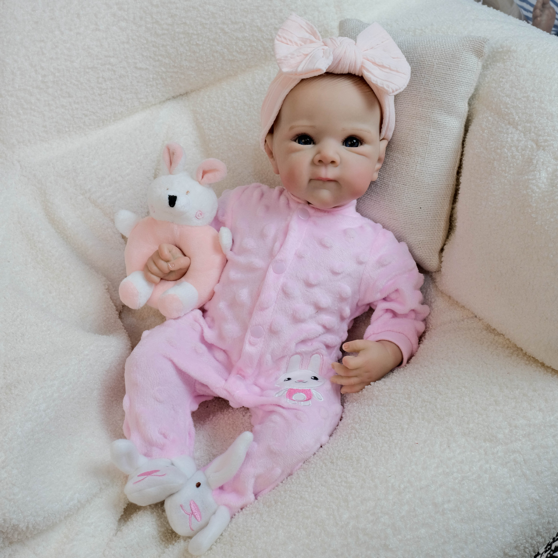 18 pulgadas rosa conejito de una pieza de simulación Bettie muñeca de renacimiento para niños cumpleaños regalo de Navidad