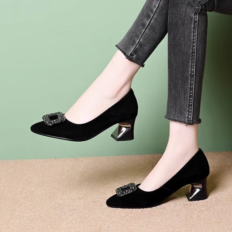 Mueller negro francés zapatos de mujer primavera nuevo cuadrado tacones gruesos zapatillas medio temperamento retro un pie zapatos de calzado
