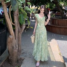 海边度假绿色碎花小飞袖连衣裙温柔气质绝美收腰a字沙滩长裙