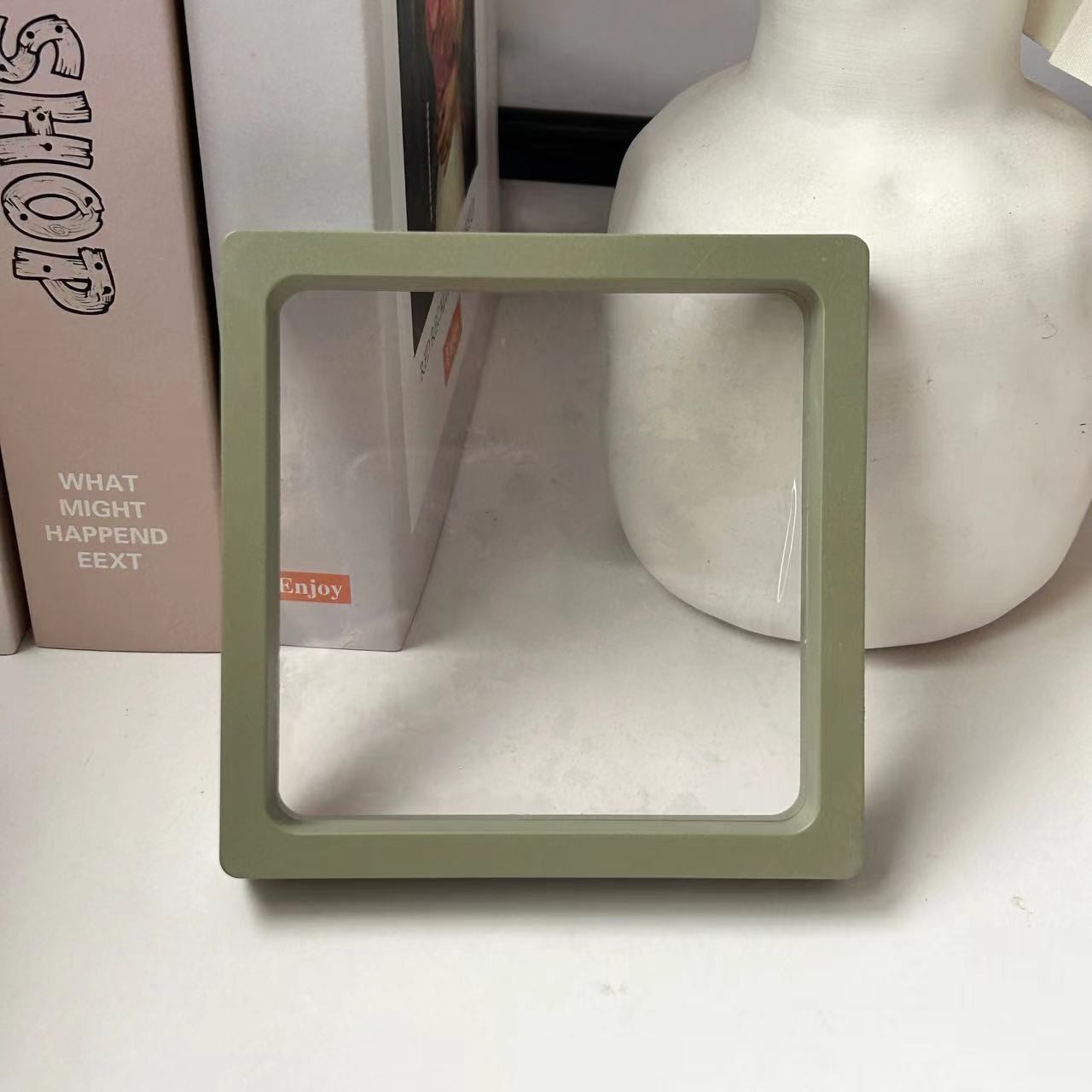 Matching green suspension box