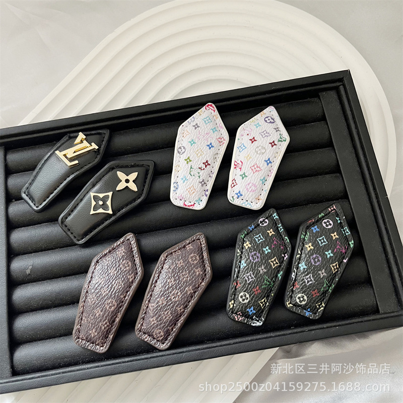 L家2025新款村上隆联名白三彩老花发夹边夹发卡发饰经典字母头饰|undefined