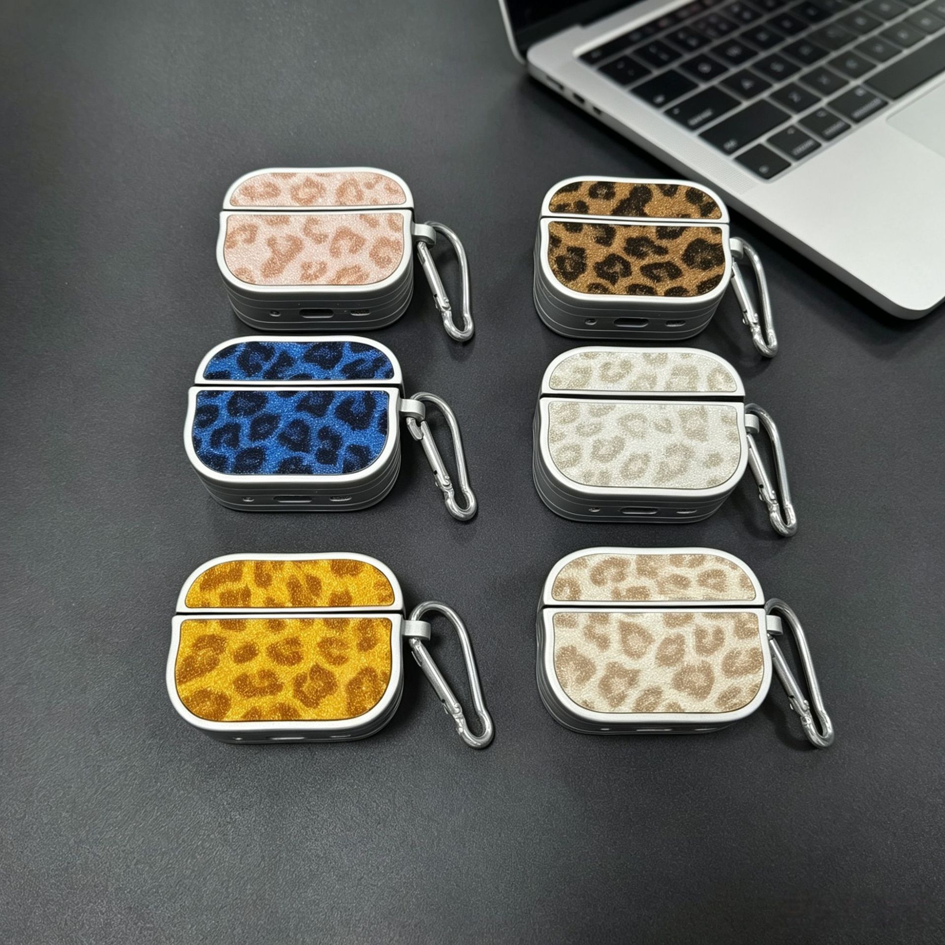 Чехол для наушников Apple AirPods 4 и AirPods Pro 3 с гальваническим покрытием и леопардовым принтом, обтянутый кожей, предназначен для использования с Bluetooth.