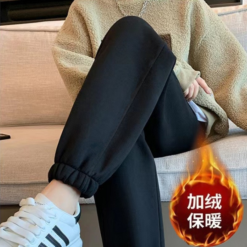 솔리드 컬러 레깅스와 벨벳 블랙 팬츠