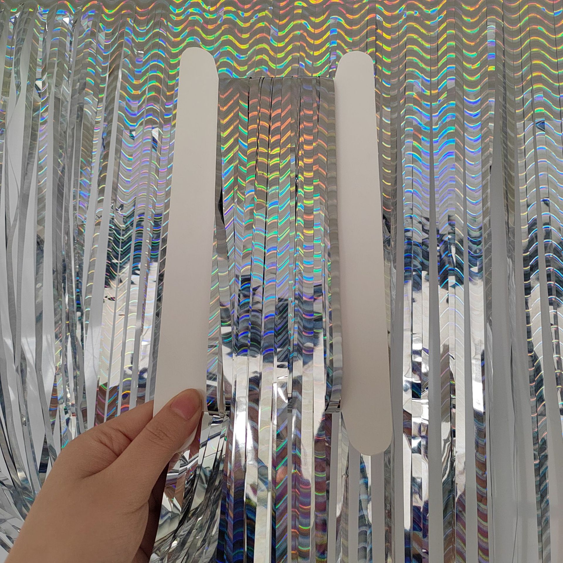 Cortina de seda de lluvia personalizada sitio de fiesta props decoración de fondo de fiesta de cumpleaños cortina de puerta de seda de lluvia ondulada láser