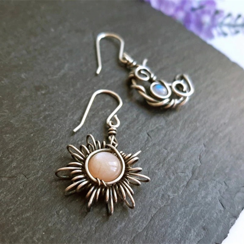 Retro Sun Moon Alloy Inlay Moonstone Women's Drop Earrings display picture 3