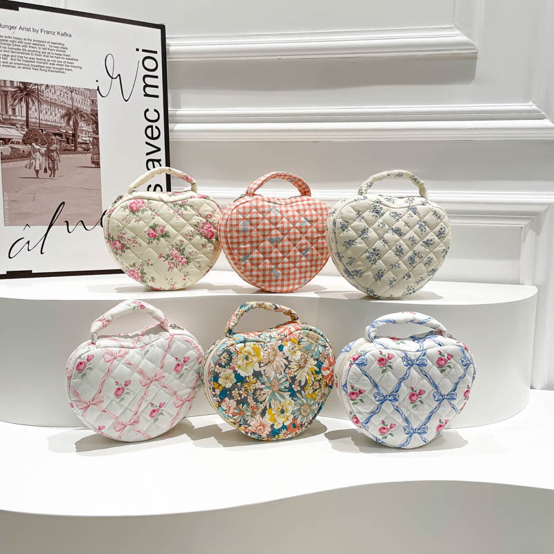 132g Weight Polyester Cotton Lining Material Sewing Thread Fashion Element Zipper Closure Type Top Handle Strap Type Cosmetic Bag Bags Type Holiday, Daily Occasion Quilted Cotton Material Plaid, Flower Pattern All Seasons Season Women's Gender Classic Style Style Heart-shaped Shape Medium Size Classic Style Plaid Flower Quilted Cotton Sewing Thread Heart-shaped Makeup Bags 13
