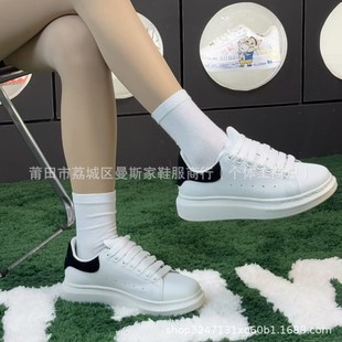 ����������Ь��β�D��β�ڰ����e�\����Ů���װ�ЬС��Ь��Ƥβ