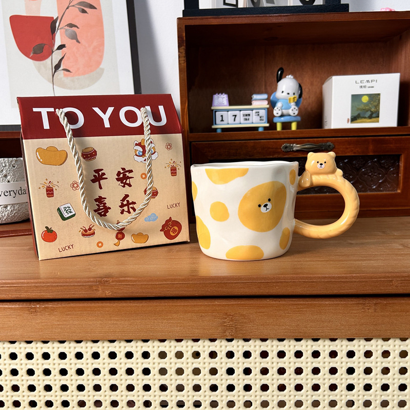 Bonito oso de dibujos animados de alto valor de regalo de cumpleaños taza de cerámica para parejas de alto valor de regalo de taza de agua