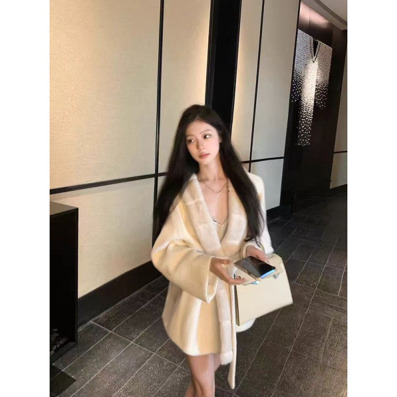 白色毛呢大衣女秋冬外套高级感2025秋冬新款小个子宽松慵懒风上衣