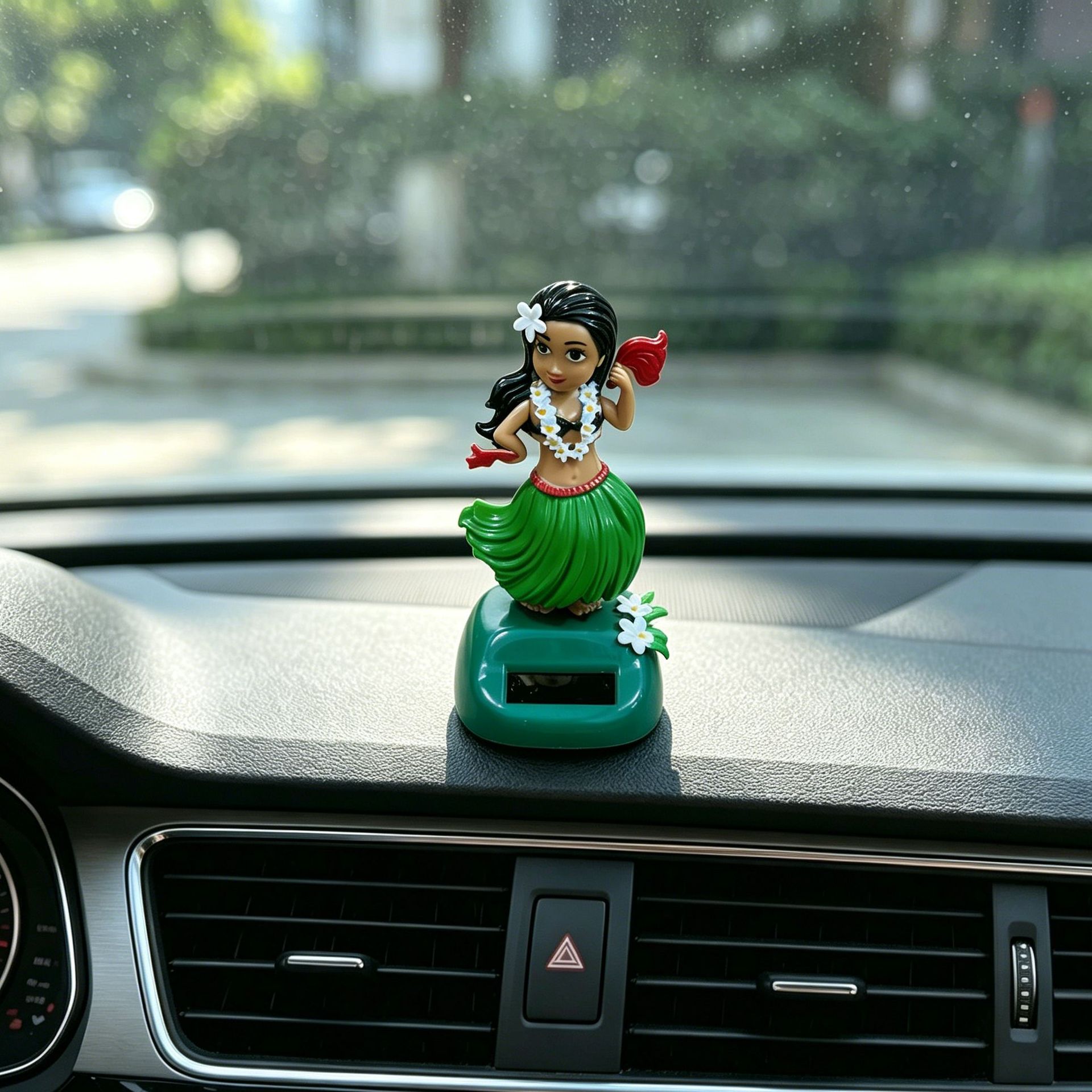 Solar-powered Hawaiian hula girl car ornament, creative car interior decoration, swinging figurine