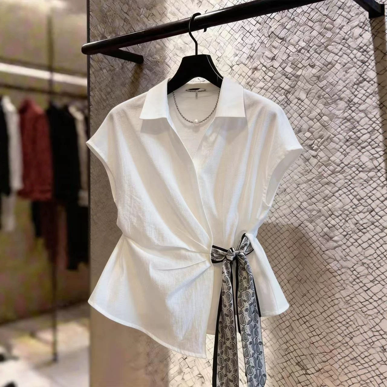 Áo sơ mi nữ ngắn tay cổ polo thắt eo kiểu Pháp — màu trắng chi tiết 2