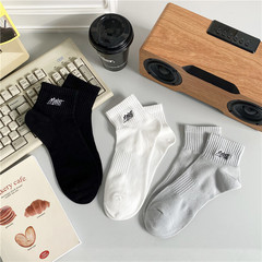 春夏男襪刺繡英文字母男士襪子黑白灰moist束腰運動短筒棉襪純色