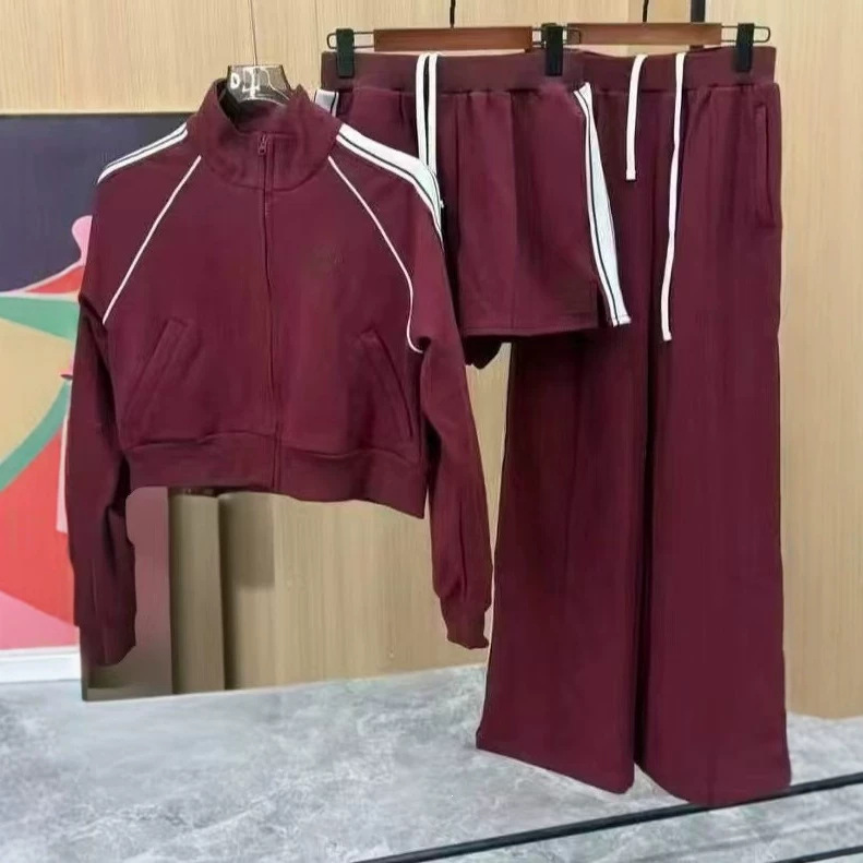 Original design in stock: Spring/Summer zip-up sweatshirt, short embroidered sporty casual slim-fit women's set with trendy shorts