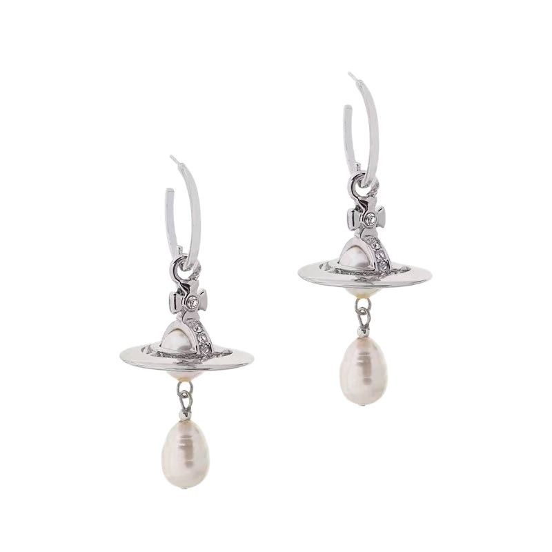 Classic three dimensional earrings drop-shaped from pearl with…