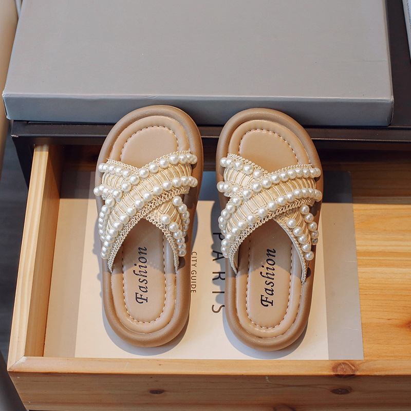 Trendy Girls' Slippers for Outdoor Wear, Versatile 2025 Summer New Style, Suitable for Older Children, Popular Online Children's Sandals for Going Out