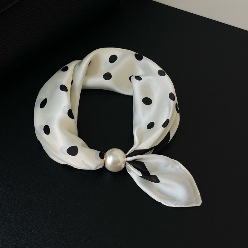 белые горошины