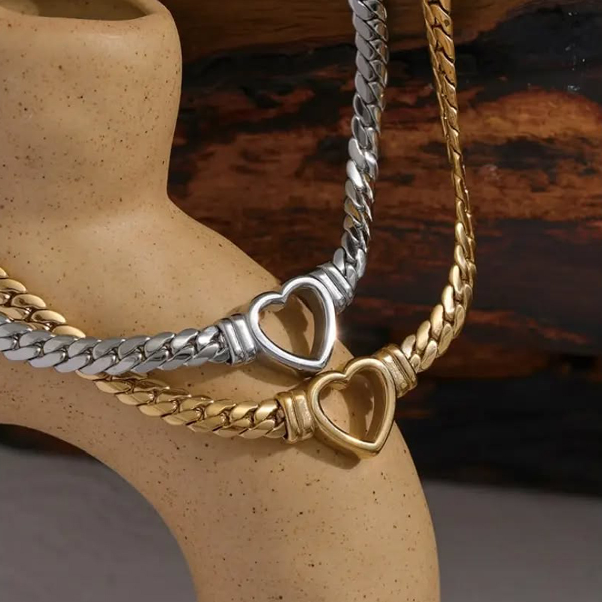 Collar de acero de titanio transfronterizo Jieding, joyería de nicho de lujo ligero, cadena de clavícula de amor de alta gama femenina, collar de acero inoxidable, cuello colgante