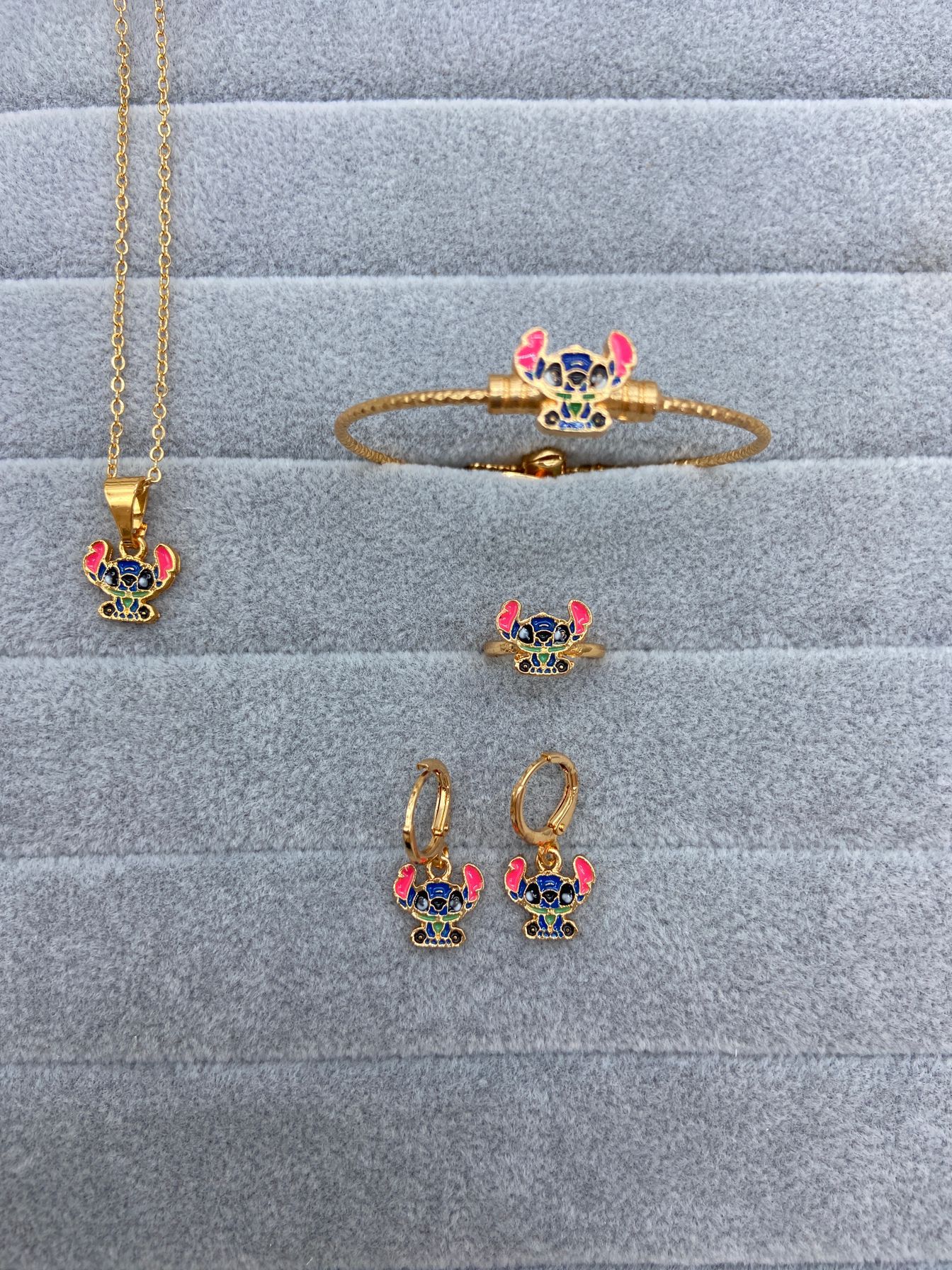 Juegos de joyería para niños transfronterizos de dibujos animados lindos anillos pendientes brazaletes colgante collar adyacente de cuatro piezas