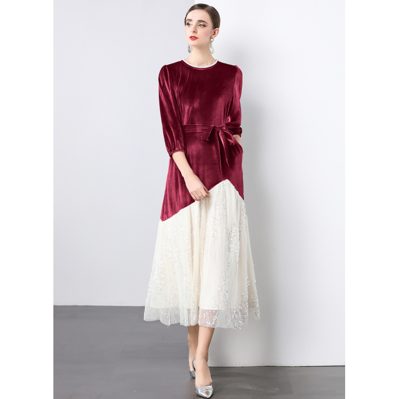 French-Style Black Faux Two-Piece Velvet Dress for Autumn, Petite Women's Sequin Splicing Mesh Slimming Elegant Long Dress