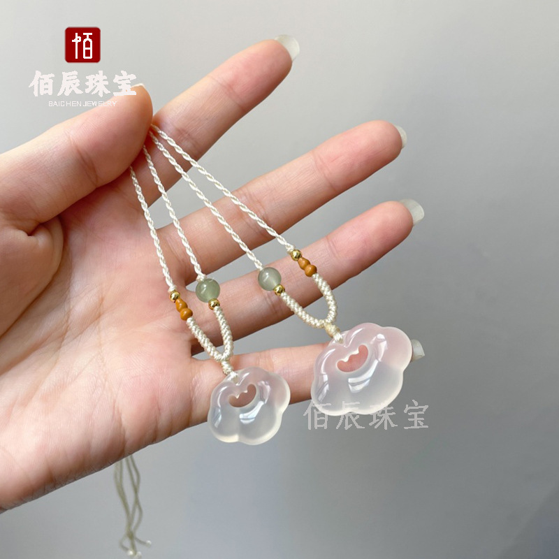 Natural white chalcedony Xiangyun Ruyi Lock Pendant Agate Ping An Lock Explosions Jade Jade Pendant Live Supply
