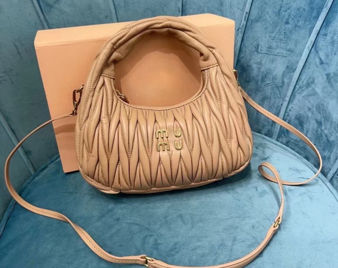 El mismo bolso de nubes plisadas de la casa de miu, la moda lingge embroidery Wire dumplings, bolso de mano, bolso de hombro único, bolso de Hobe transfronterizo