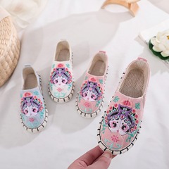 古い北京の千層底の子供の布靴の民族風の刺繍の女の子の男の子の布靴