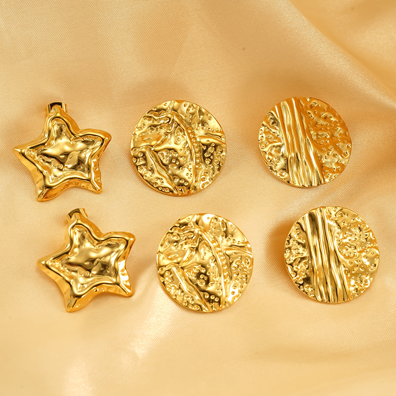 Stainless Steel Gold Plated Stud Earrings Retro Round Pattern_voghion.com